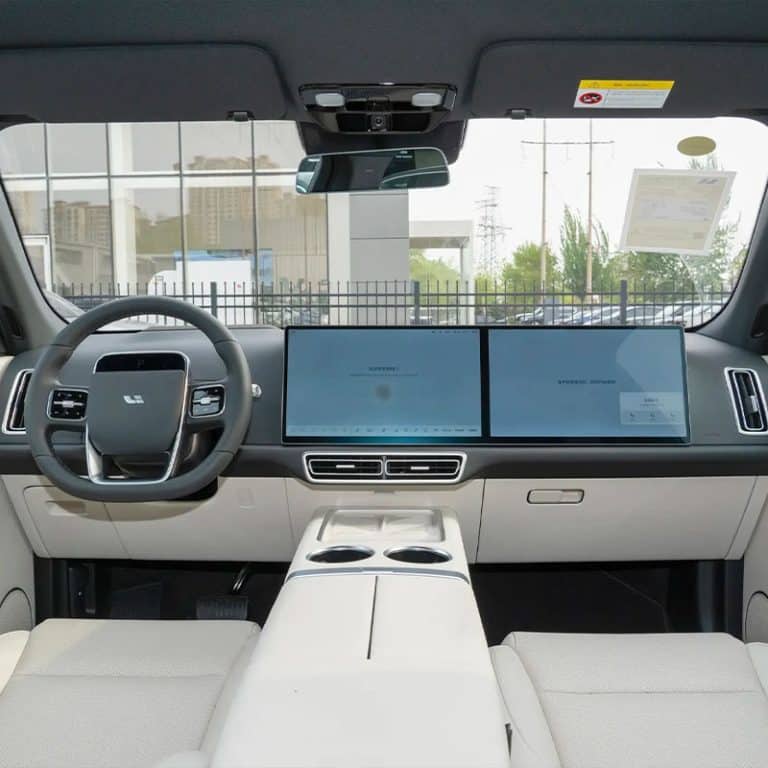 2025 Li L7 extended-range SUV interior dashboard