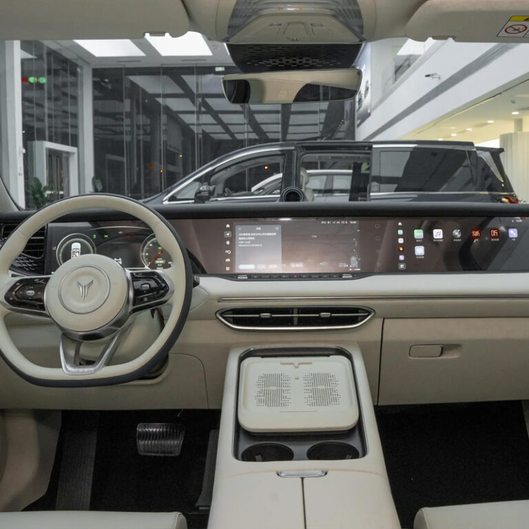 VOYAH Free interior