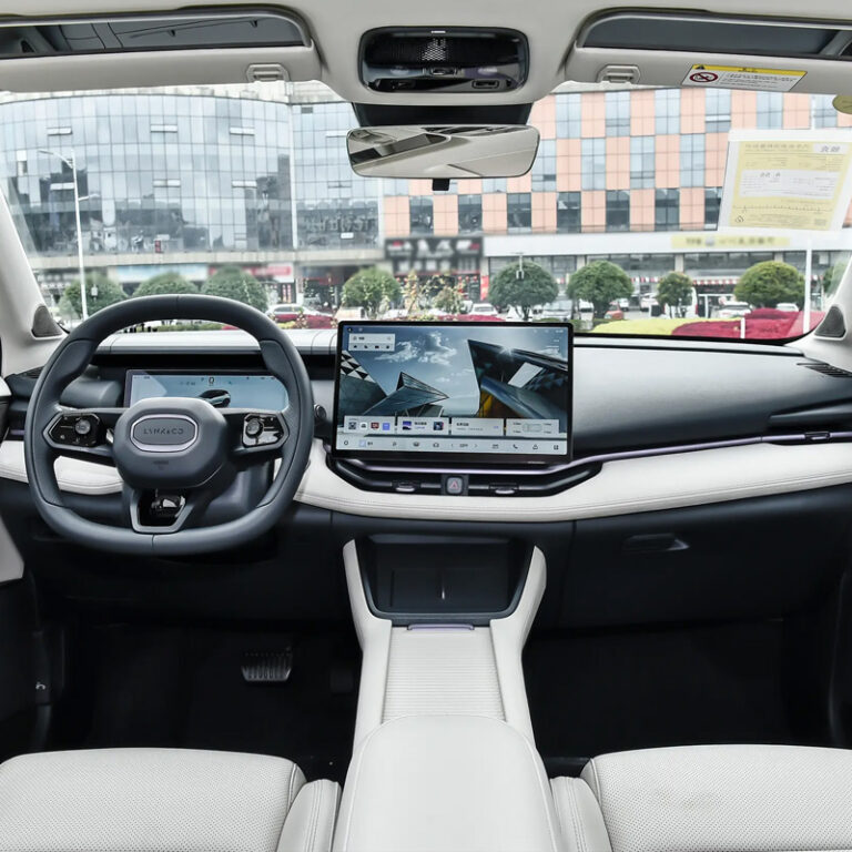 LYNK & CO 06 - interior