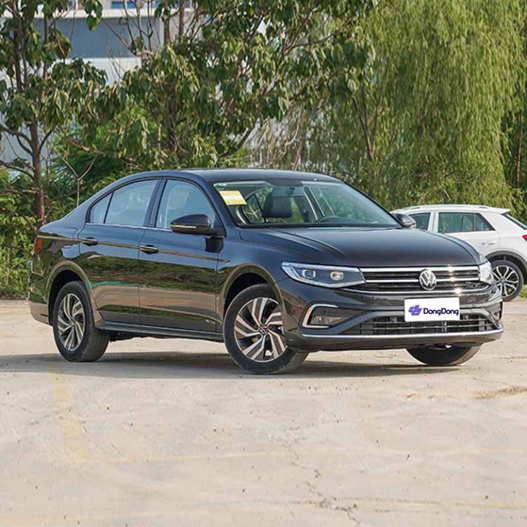 VW-Bora-right front