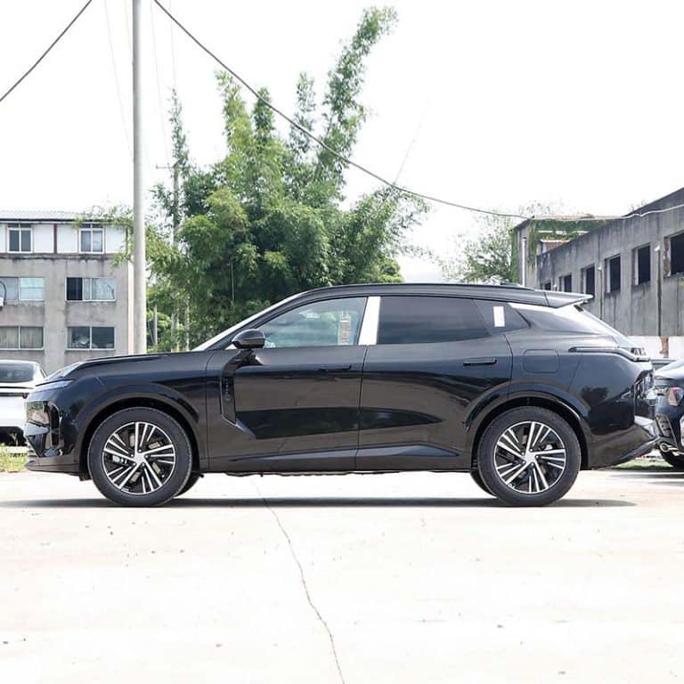 2026 Lynk&Co 08 plug-in hybrid mid-size SUV side