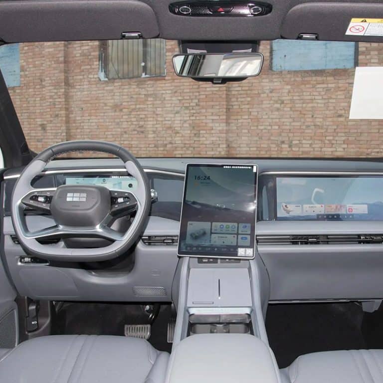 2025 Geely Galaxy L7 plug-in hybrid SUV interior dashboard