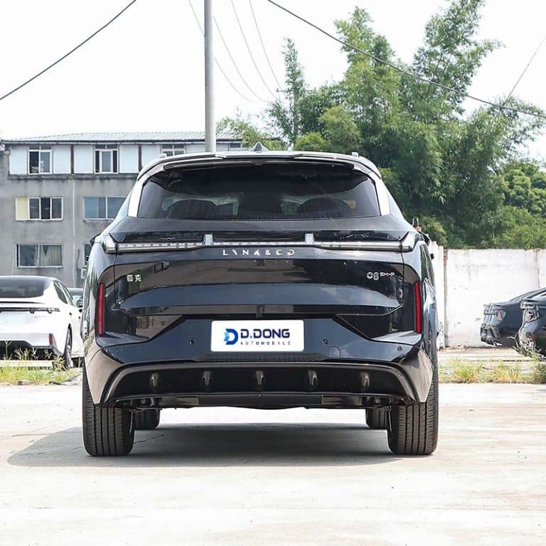2026 Lynk&Co 08 plug-in hybrid mid-size SUV rear