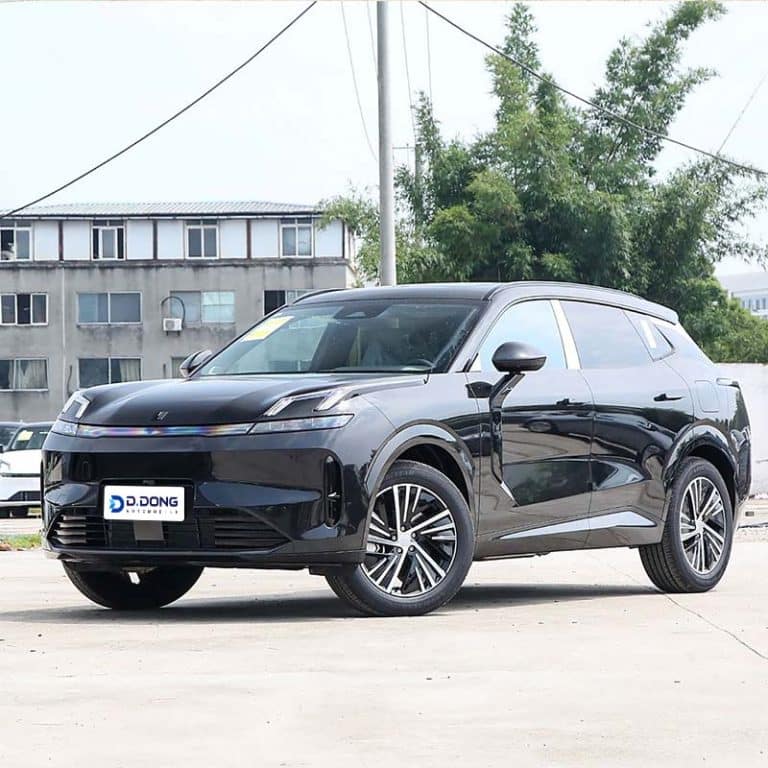 2026 Lynk&Co 08 plug-in hybrid mid-size SUV left front