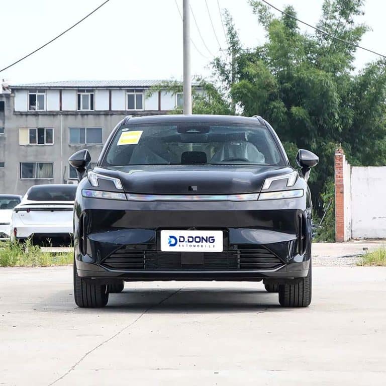 2026 Lynk&Co 08 plug-in hybrid mid-size SUV front