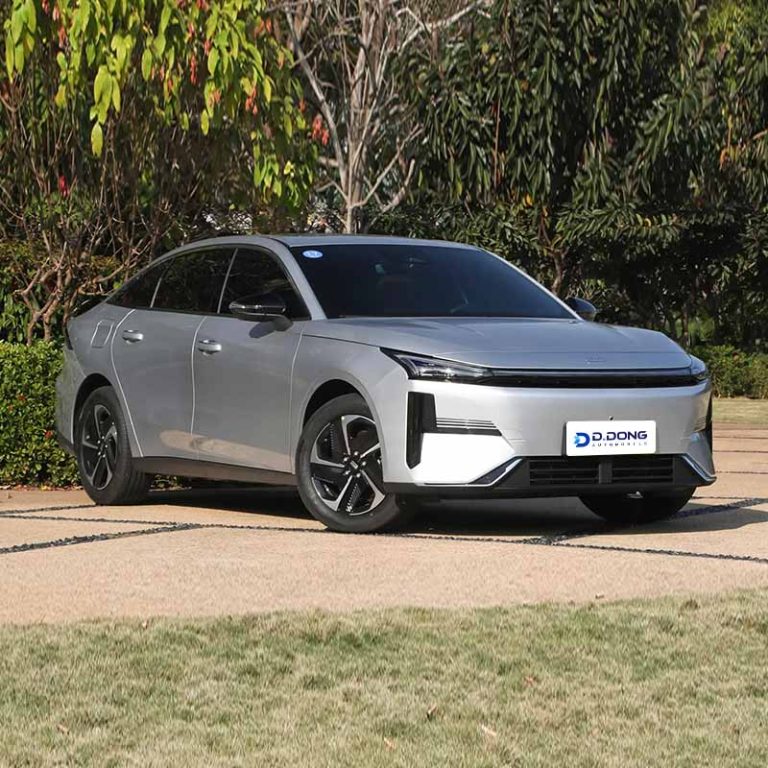 2025 Geely Galaxy L6 Compact plug-in hybrid sedan right front