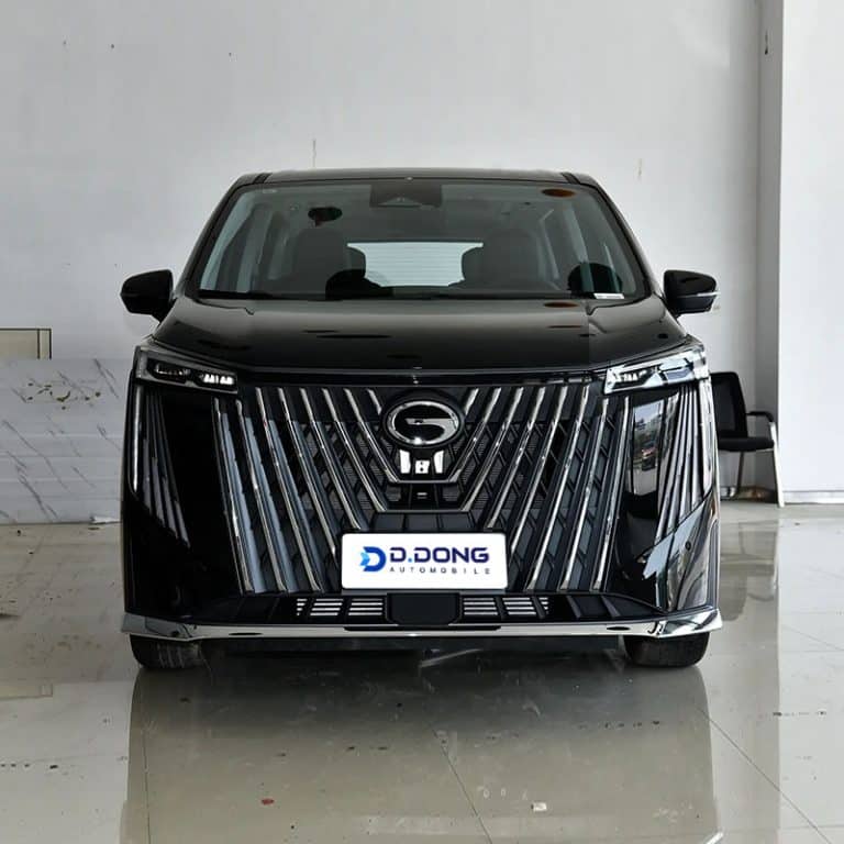 GAC Trumpchi M8 front