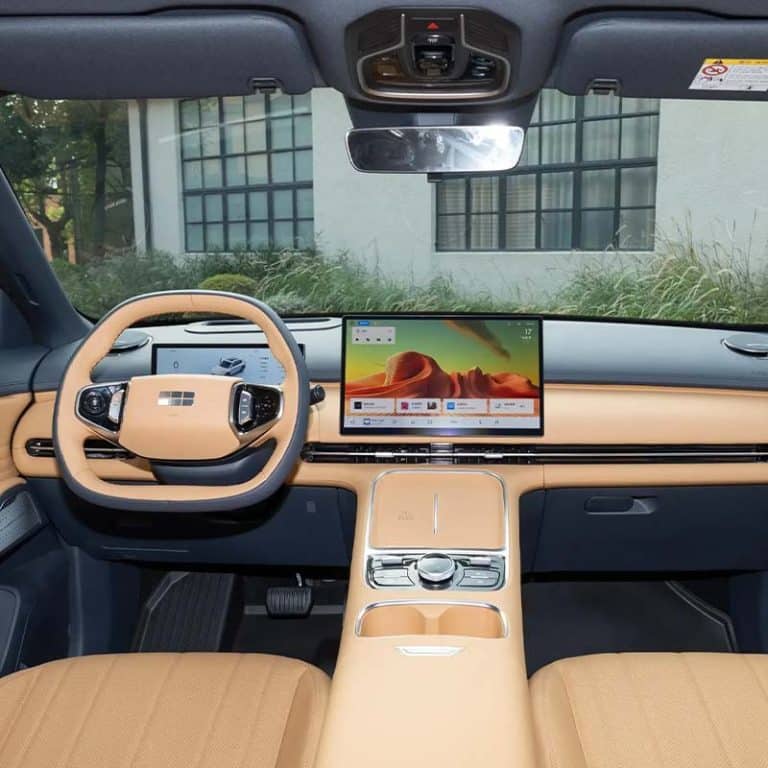 2025 Geely Galaxy Starship 7 EM-i plug-in hybrid SUV interior dashboard