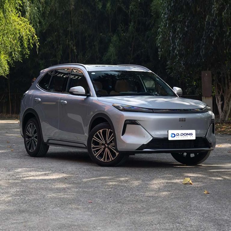 2025 Geely Galaxy Starship 7 EM-i plug-in hybrid SUV right front