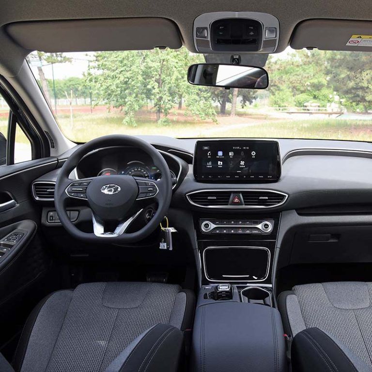Hyundai-Santa-Fe-Interior