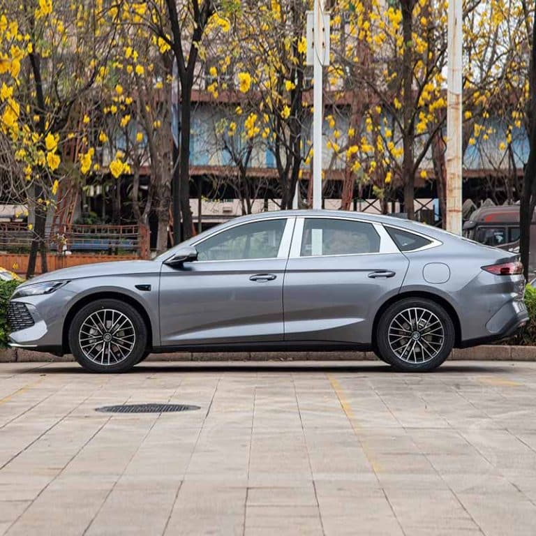 2025 BYD Qin L DM-i plug-in hybrid sedan side