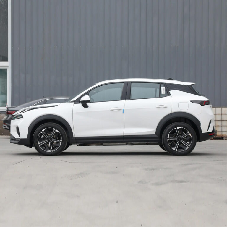 LYNK & CO 06 EM-P side