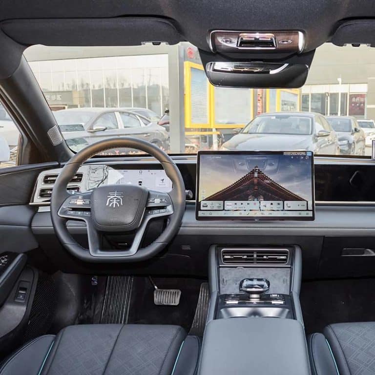 2025 BYD Qin L DM-i plug-in hybrid sedan interior dashboard