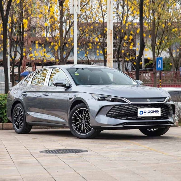 2025 BYD Qin L DM-i plug-in hybrid sedan right front