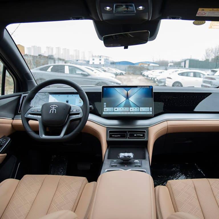 2025 BYD Song L DM-i plug-in hybrid hatchback interior dashboard