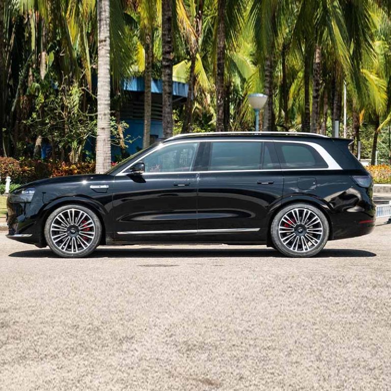 2025 AITO M9 extended-range large SUV side