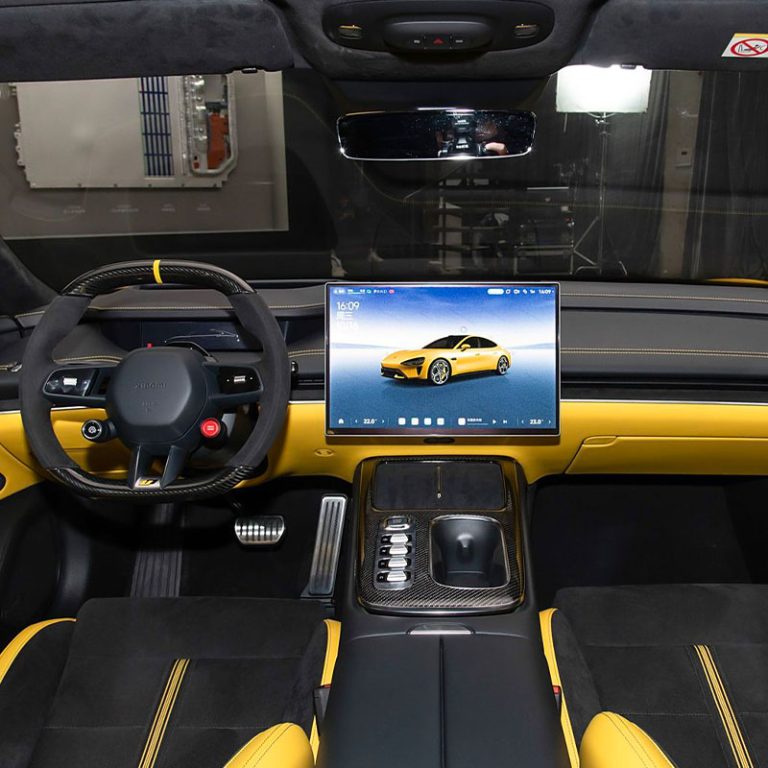 Xiaomi-SU7-Ultra-Interior
