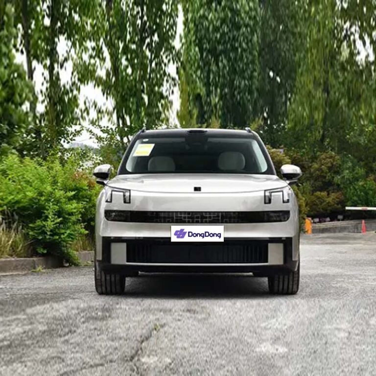 LYNK & CO 900 - front