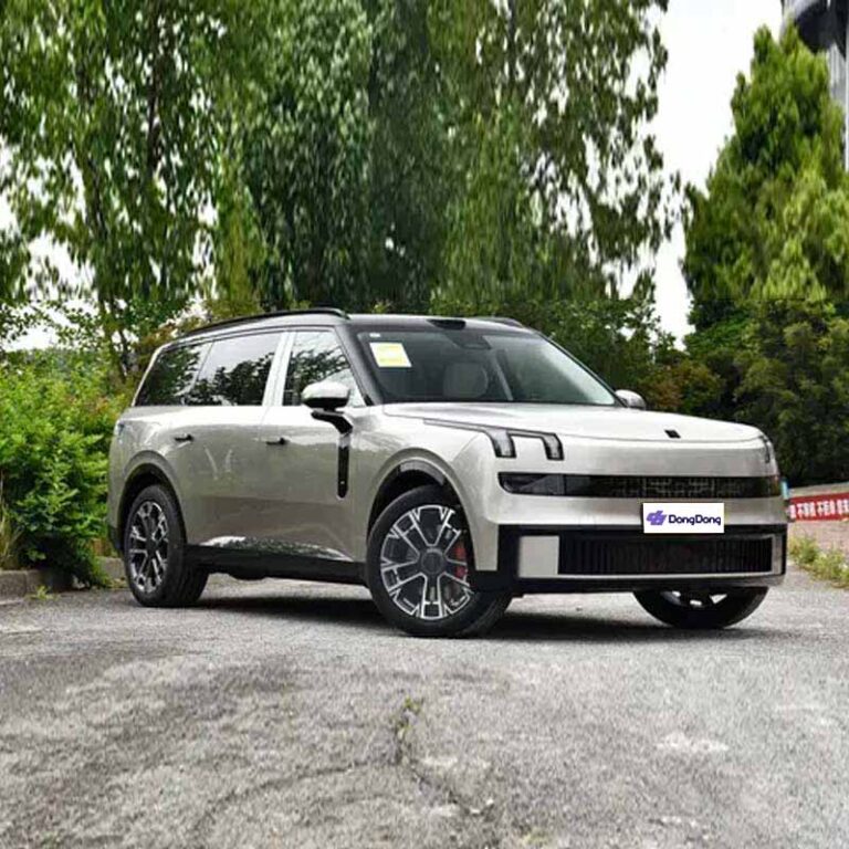 LYNK & CO 900 - right front