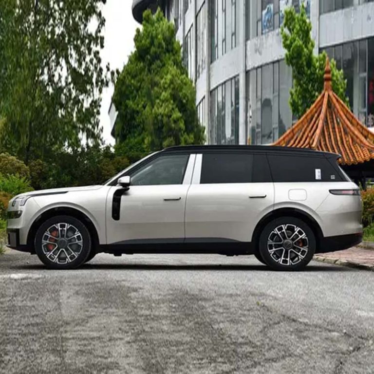 Lynk&Co-900-Side