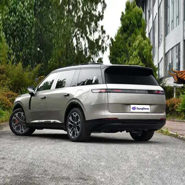 LYNK & CO 900 - left rear