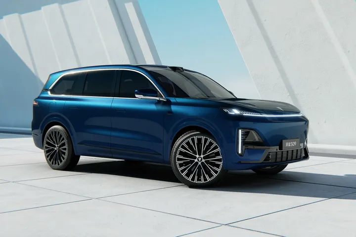 Deepal S09 vs. Lynk & Co 900