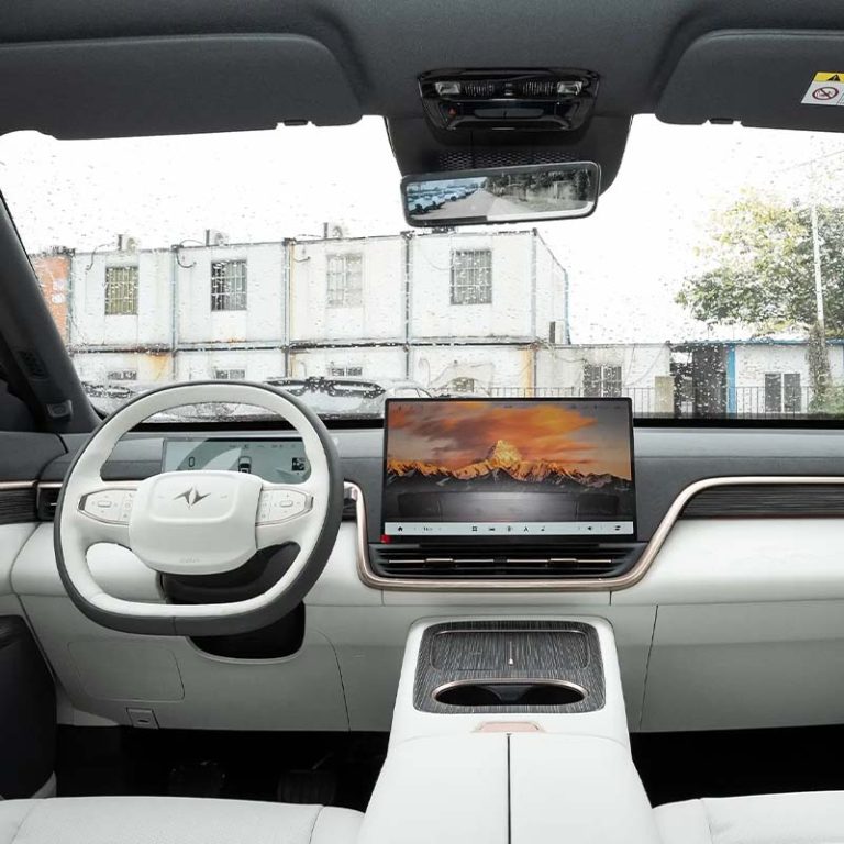 DongFeng-eπ008-Interior