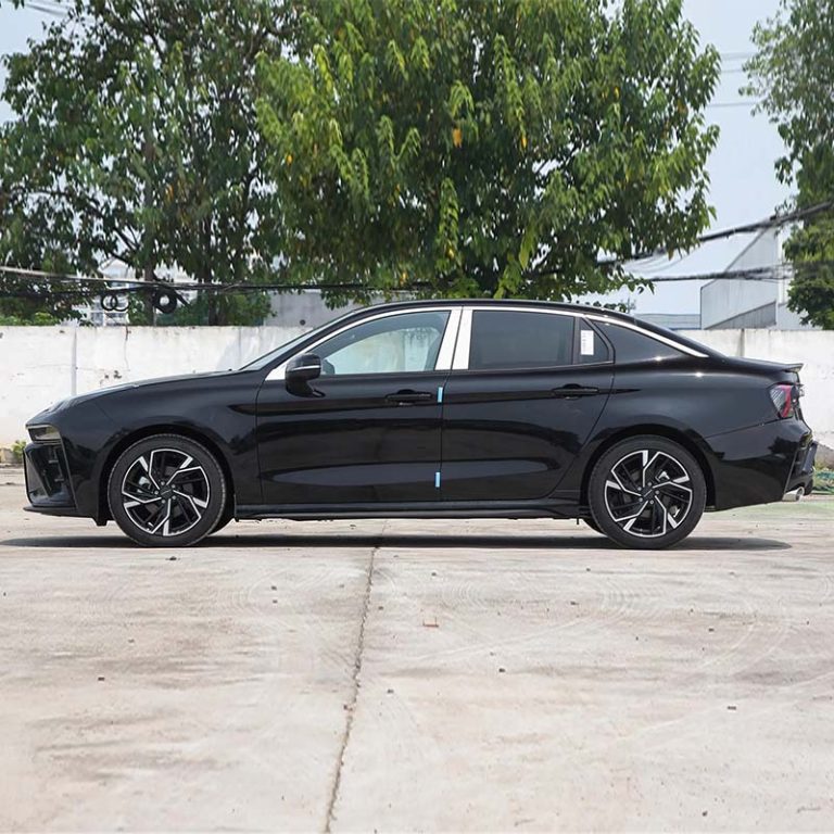 Lynk&Co-03-Side