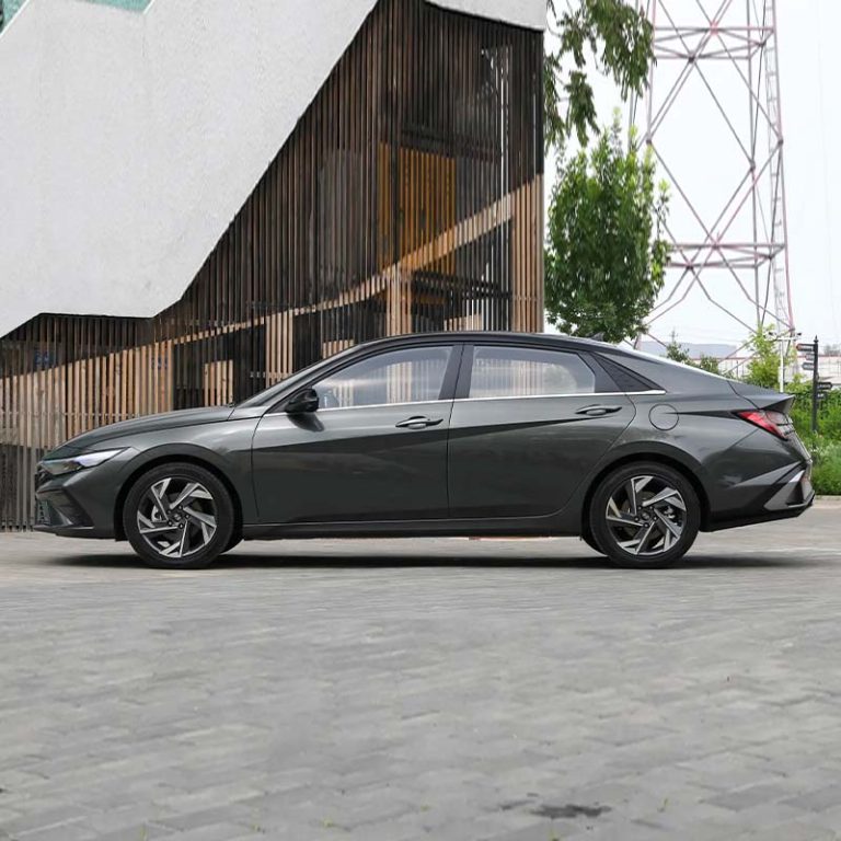 Hyundai Elantra side