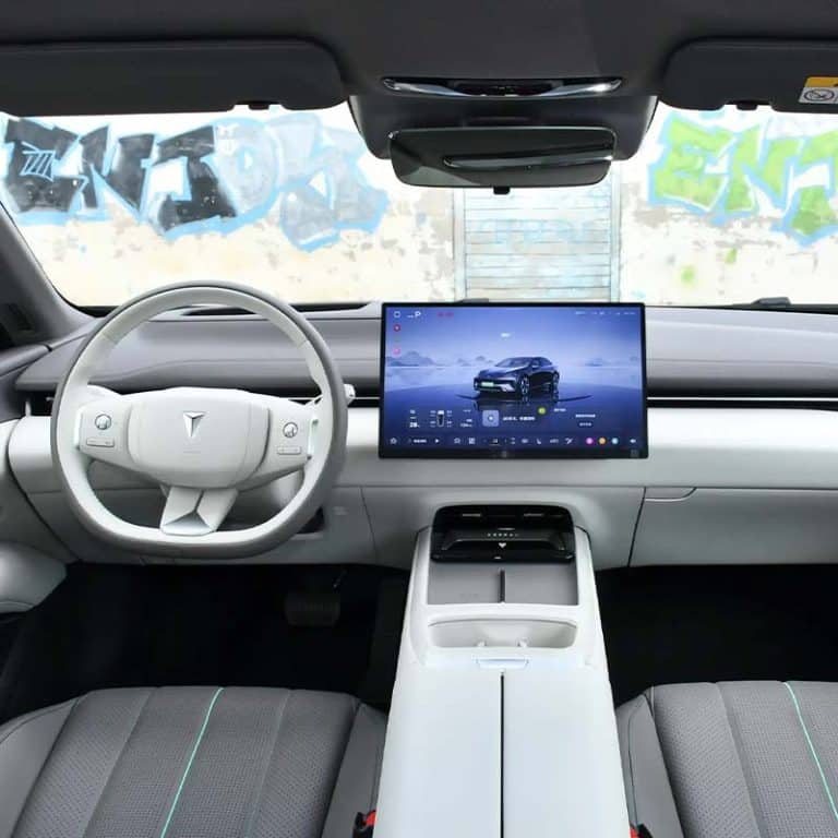 2026 Deepal L07 range-extended hatchback interior dashboard