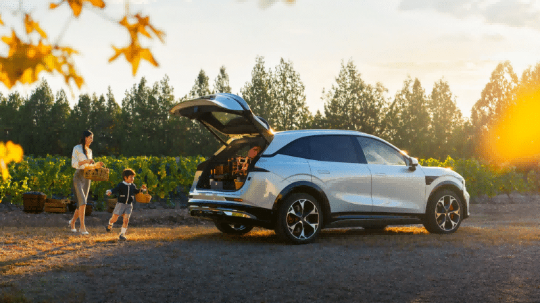 2026 Zeekr 7X EV SUV Launches with 900V Fast Charging, Luxury Tech