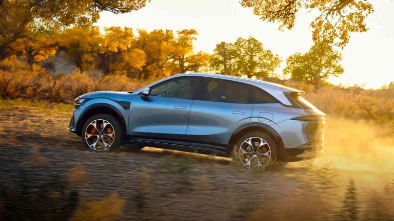 2026 Zeekr 7X EV SUV Launches with 900V Fast Charging, Luxury Tech