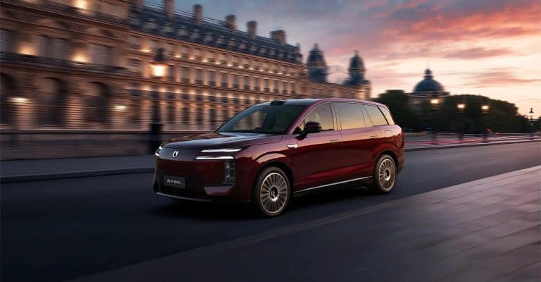 2025 BYD Denza N8L Launches from ¥299,800! Six-Seat Plug-In SUV with 170 km EV Range Puts Pressure on Li Auto L8.