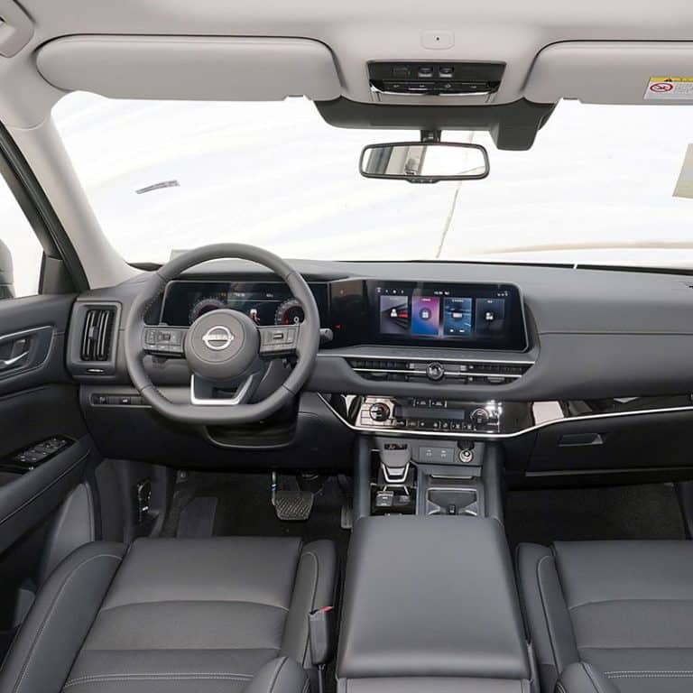 2024 Nissan Pathfinder gasoline Mid-to-large SUV interior dashboard