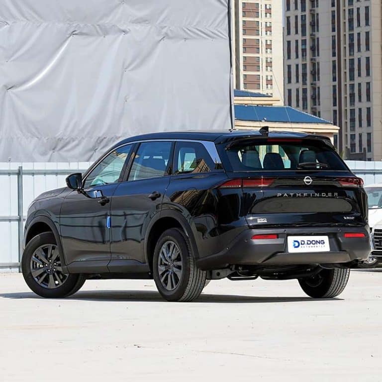 2024 Nissan Pathfinder gasoline Mid-to-large SUV left rear