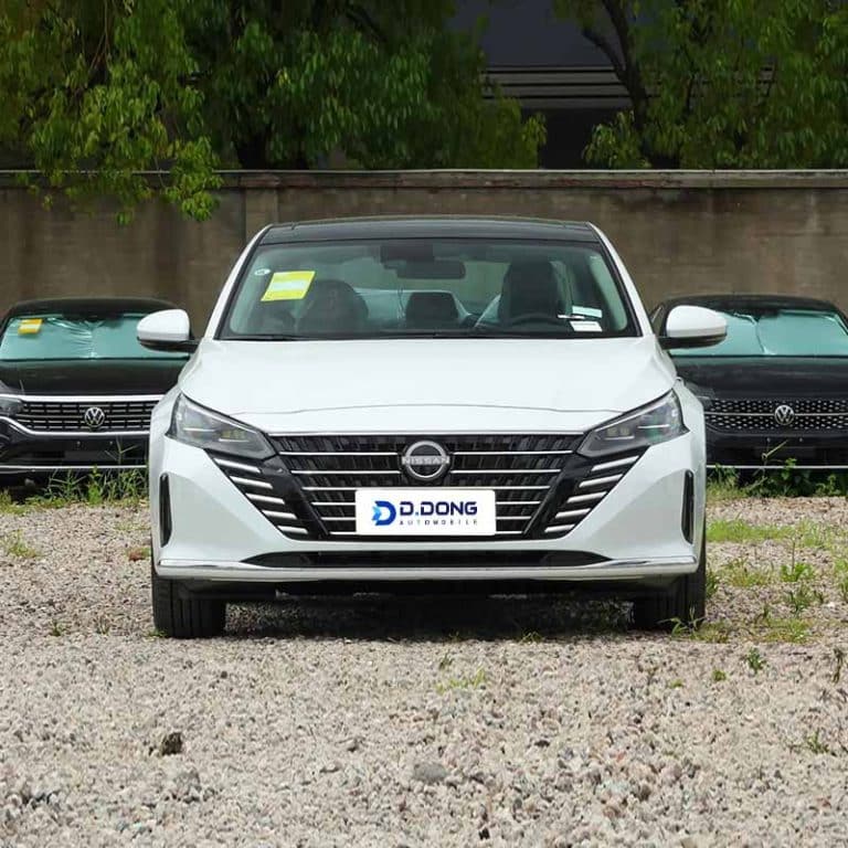 2025 Nissan Altima gasoline Mid-size sedan front