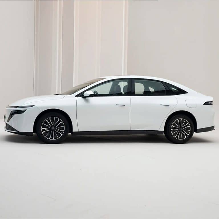 2026 Nissan N6 Plug-in hybrid mid-size sedan side