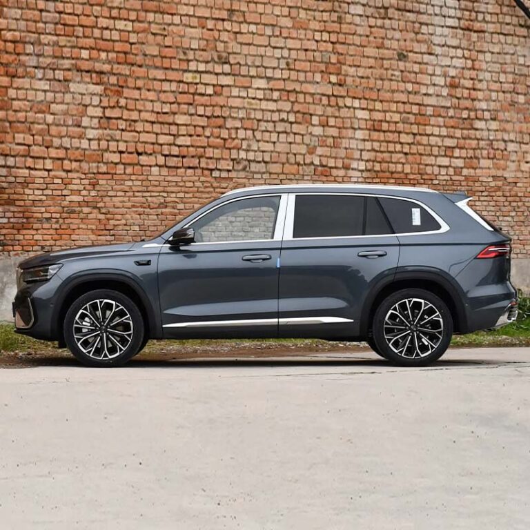 Geely Monjaro side