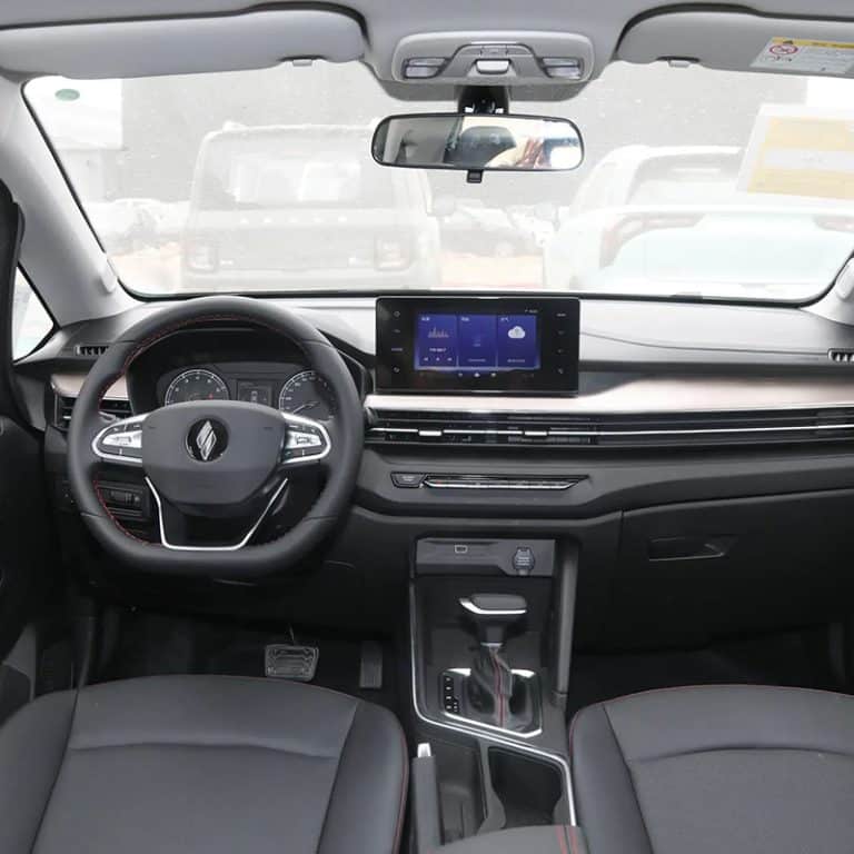 Livan X3 PRO interior