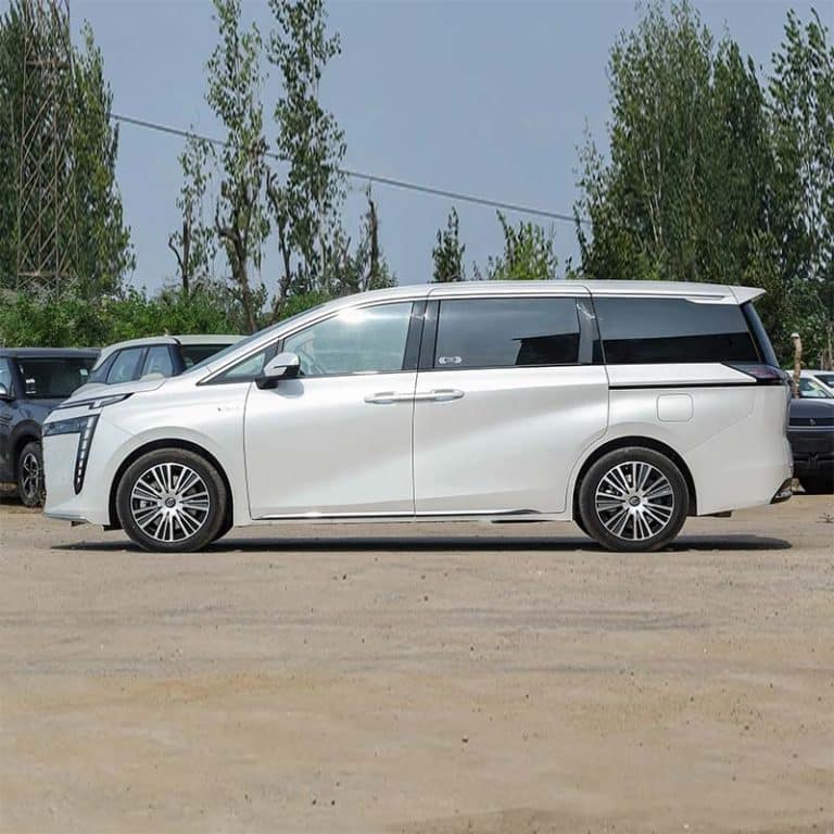 GAC Trumpchi E8 side