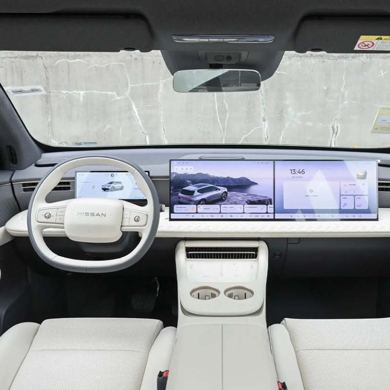 Nissan NX8 interior