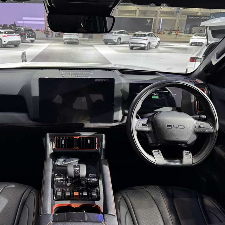 BYD Shark 6 Pickup interior